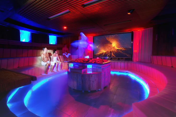 Tra luci, decorazioni e alberi di Natale Tra luci, decorazioni e alberi di Natale