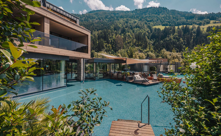 Vierfacher Grund zum Feiern - wellness-hotel.info Award 2026 Vierfacher Grund zum Feiern - wellness-hotel.info Award 2026