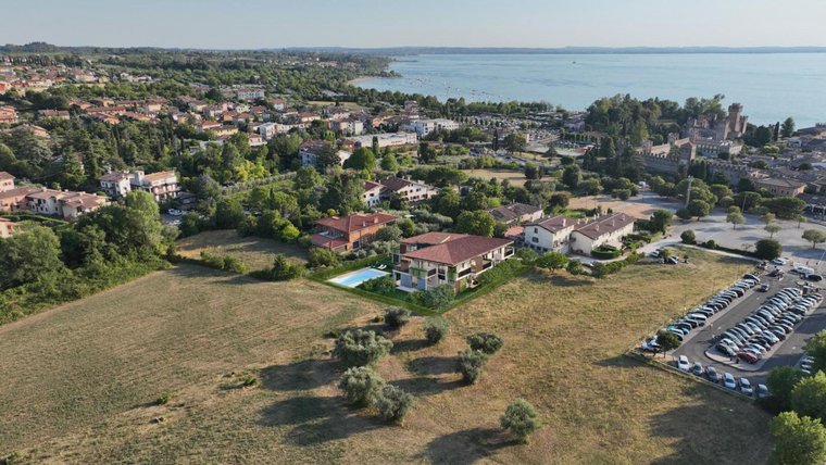 Votre maison de rêve sur le lac de Garde