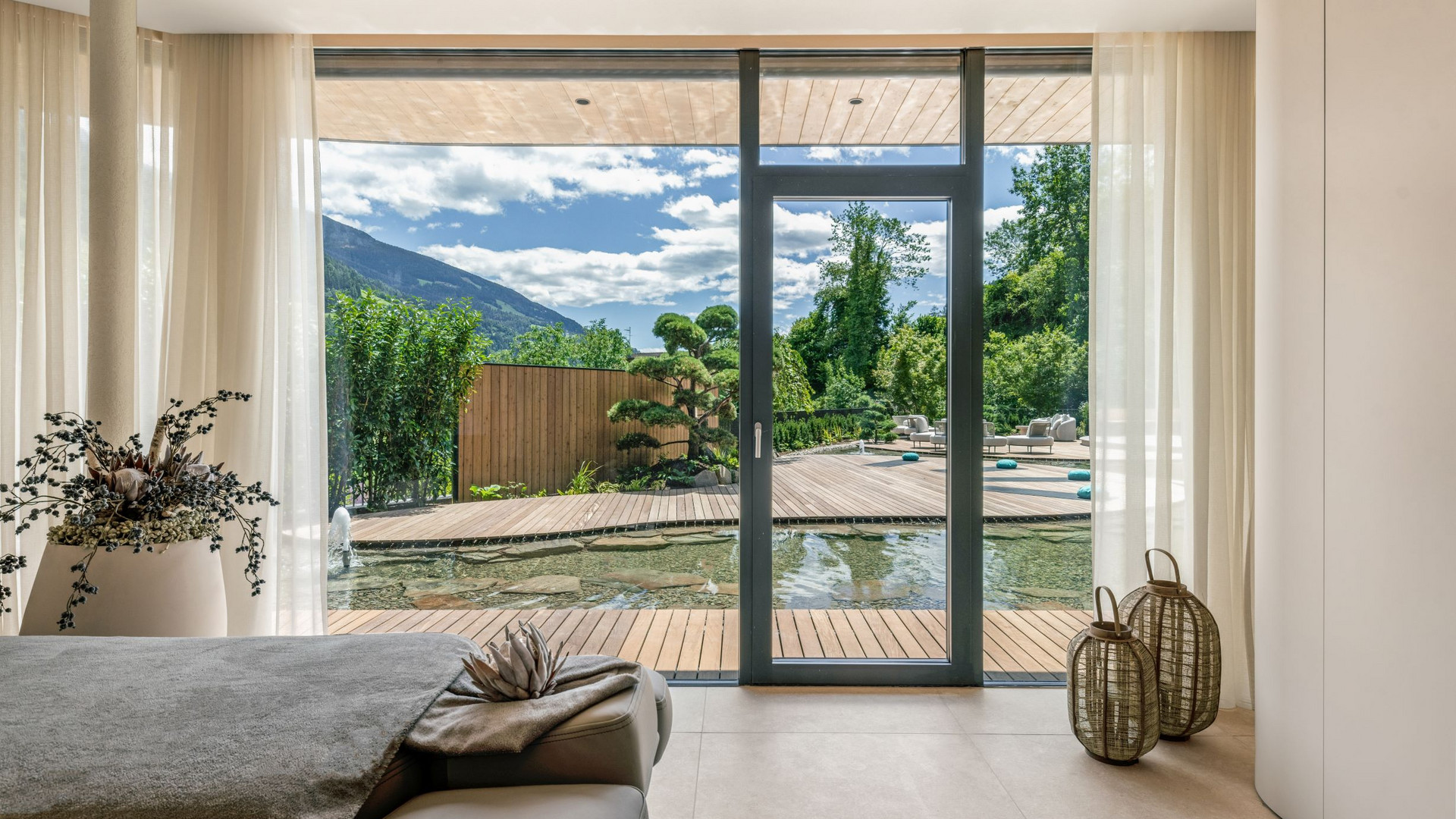 Ihre Quellenhof Luxury Resorts in Südtirol und am Gardasee Ihre Quellenhof Luxury Resorts in Südtirol und am Gardasee